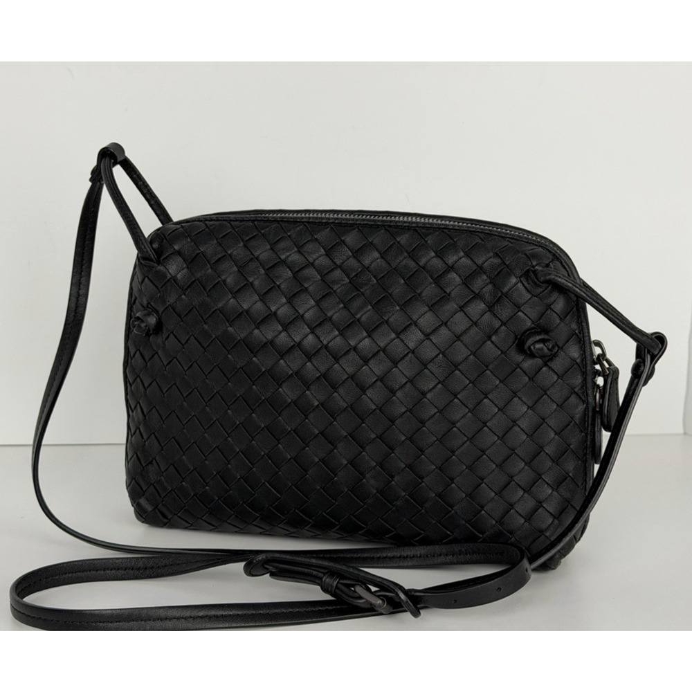 Bottega Veneta Intrecciato Nodini Crossbody Bag in Black Leather S08
